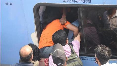 Stone pelting on Jan Shatabdi in Gaya: 2 passengers injured, window ...