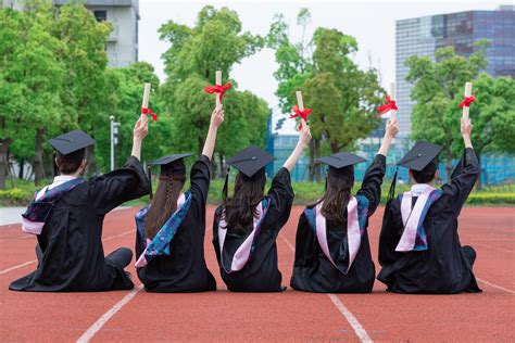 2020届毕业生实习就业招聘会在奉贤校区举行