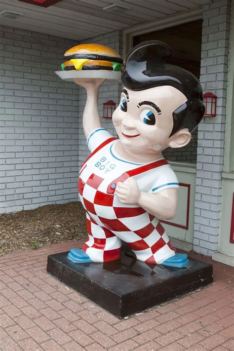 Big Boy Restaurant & Statues in Michigan - Silly America