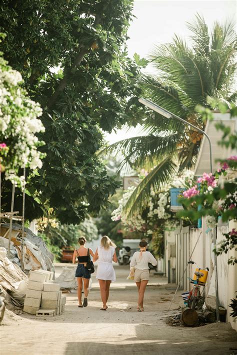 People in Town Photography 的图像结果