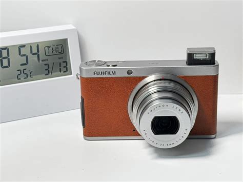Fujifilm/Fuji XF1 Compact Digital Camera Brown English looking ...