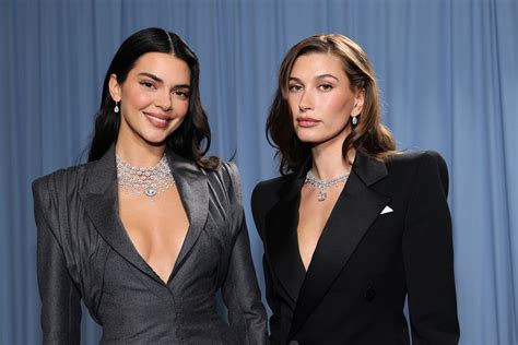 Hailey Bieber, Kendall Jenner Are BFF Goals on Met Gala Carpet ...