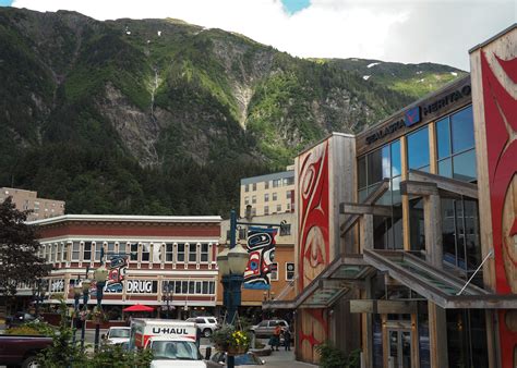 Best Places To Live in Alaska - Home & Texture