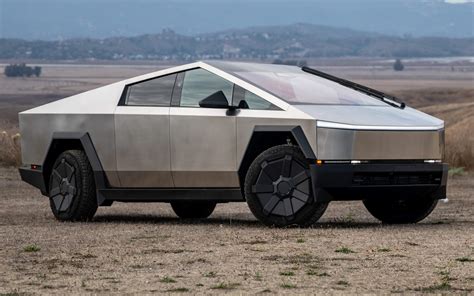 Tesla se prepara para entregar primeiras unidades do Cybertruck