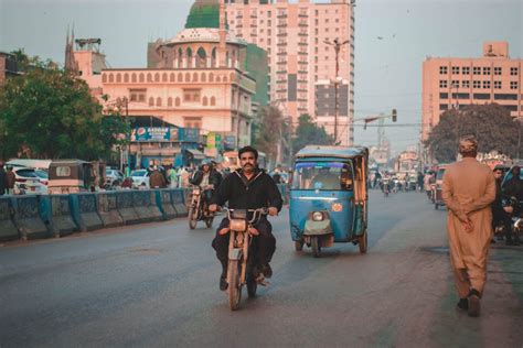 City with People 的图像结果