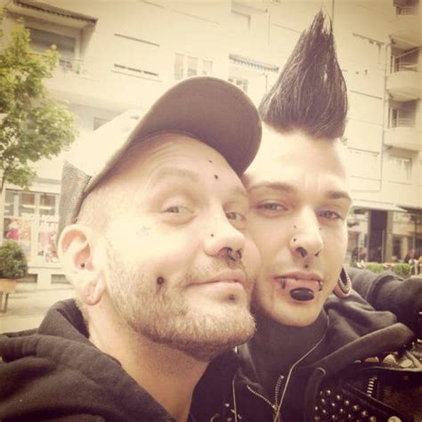 Extreme Face Modifications 的图像结果