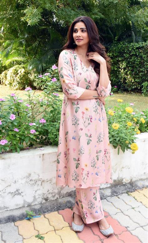 Daisy Shah : Floral printed wrap around co- ord set – KRUPA KAPADIA