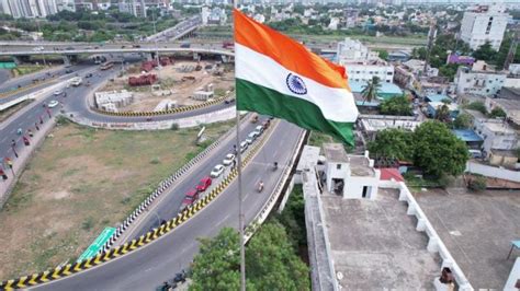 சுதந்திர தினம் | தேமுதிக அலுவலகத்தில் தேசியக் கொடி ஏற்றிய விஜயகாந்த் ...