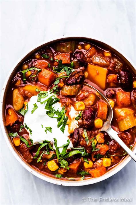 Vegetarian Chili Recipe (easy to make with lots of veggies)