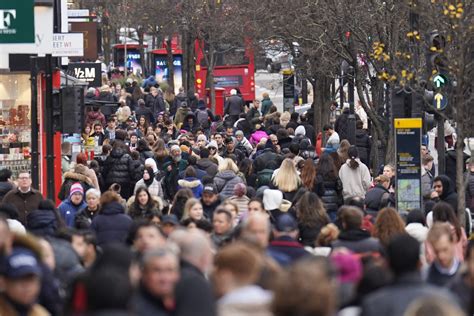 UK population to soar to 72.5 million by 2032 due to net migration rise, ONS says | The Independent
