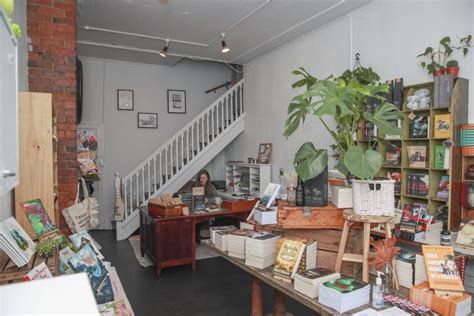 Local Bookstore 的图像结果