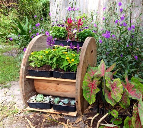 15 Repurposed Wire Spool Ideas | Spool furniture, Diy garden bed, Spool ...
