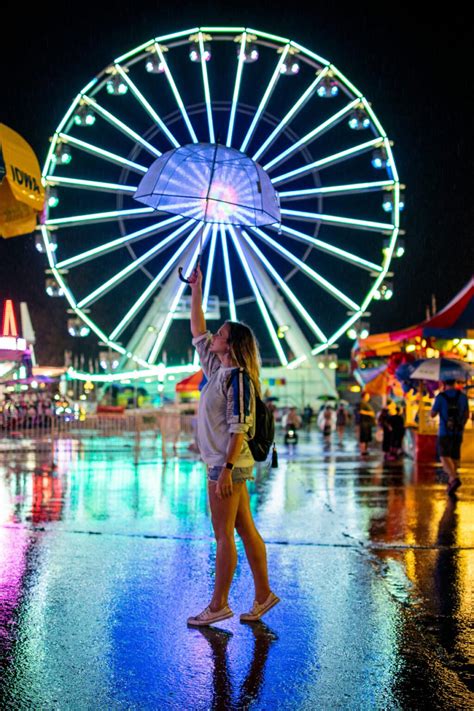 30+ Fashionable Amusement Park Outfits For a Stylish Day Out