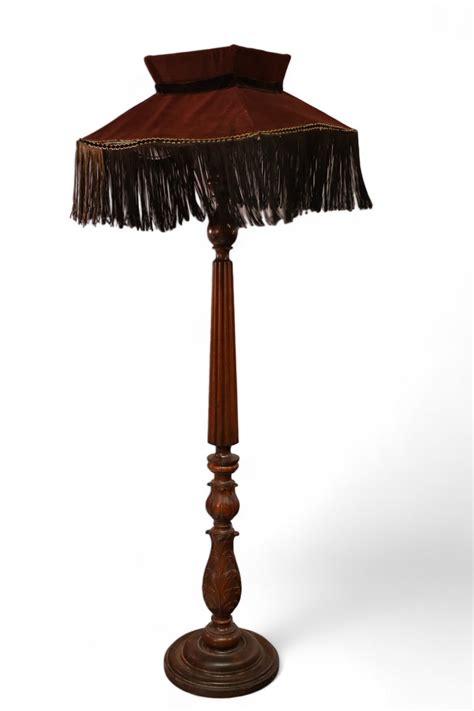 ANTIQUE WOODEN FLOOR LAMP - Redlands Antique Auction