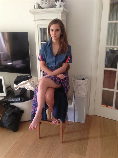 Emma Watson Feet (50 photos) Sexy Feets - Celeb Feets