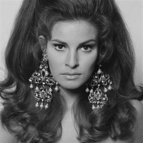 Classic beauty | Raquel welch, Raquel welch young, Rachel welch