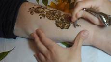tatuaggio ramo con fiori ramo di fiori tatuaggio all henn 233 malak tatuaggio ramo con fiori ramo di fiori tatuaggio all henn 233 malak