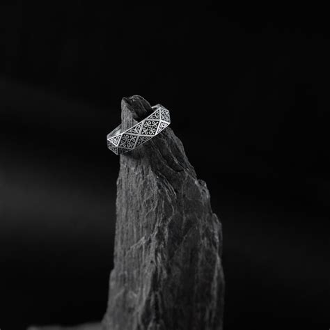 Edge cut silver band – Zeev for Men