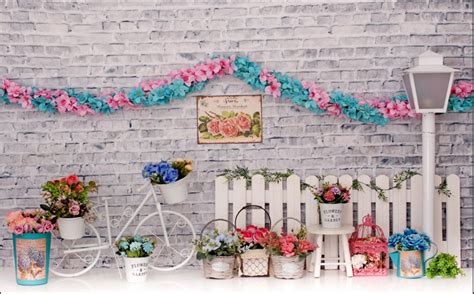 White Cycle With Wall Backdrop-Fabric Backdrop – Poko baby props