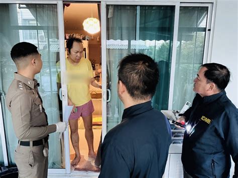บุกจับคาบ้านพัก"โอม" ช่างภาพแสบ จ้างนางแบบถ่ายภาพคลิปลามก ก่อนปล่อยลง Onlyfans เรียกเก็บเงิน ...
