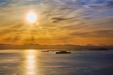 Premium Photo | Sunrise on San Francisco Bay over Alcatraz