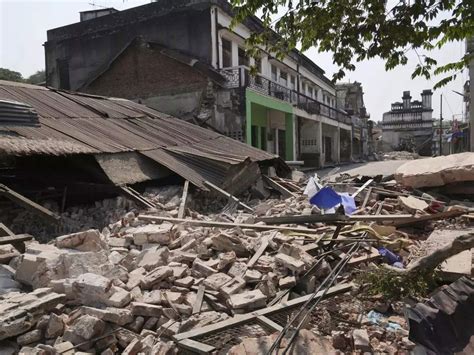 Amid earthquake crisis, Myanmar military still bombs towns