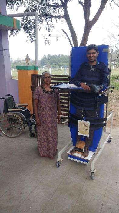 உறுப்புகள் செயலிழந்தாலும், உள்ளத்தில் உறுதி - இரு புத்தகங்களை எழுதிய கௌ ...