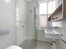 bagno con doccia a pavimento soluzioni e consigli per arredare un bagno piccolo casa it bagno con doccia a pavimento soluzioni e consigli per arredare un bagno piccolo casa it