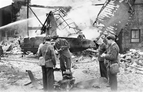 22 Incredible Images Of Crashed Luftwaffe Planes During The Battle of ...