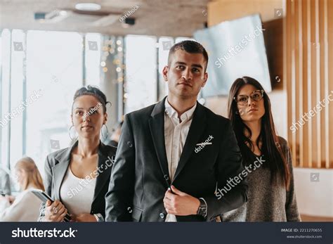 Group of Business People Standing Together 的图像结果