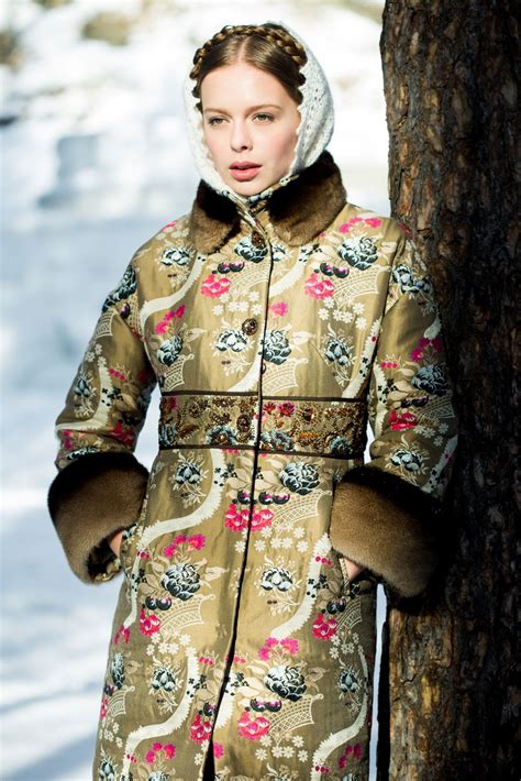 Russian beauty. Russian girls. Winter fashion. Traditional floral ...
