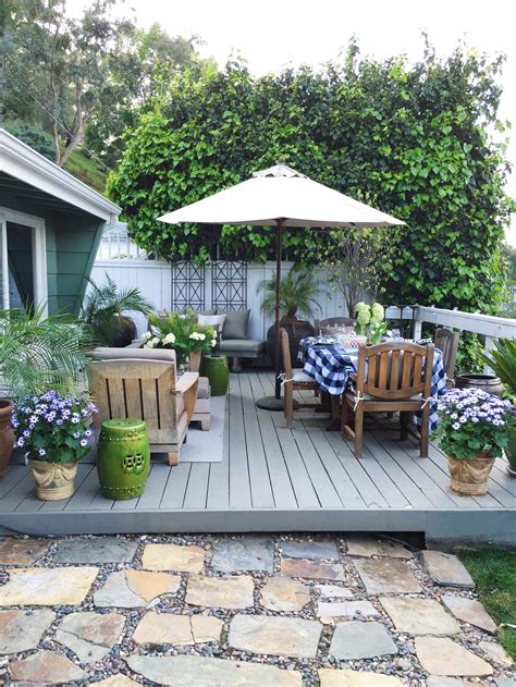 Deck Decorating Ideas With The Pots