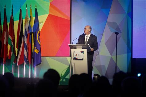 Presidente del BID: "Podemos hacer más por Latinoamérica"