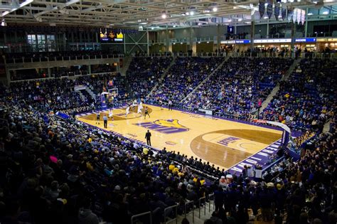 How Long Is Halftime In College Basketball? » TheHoop.Blog