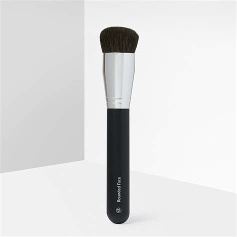 BH Rounded Face Brush – Revolution Beauty