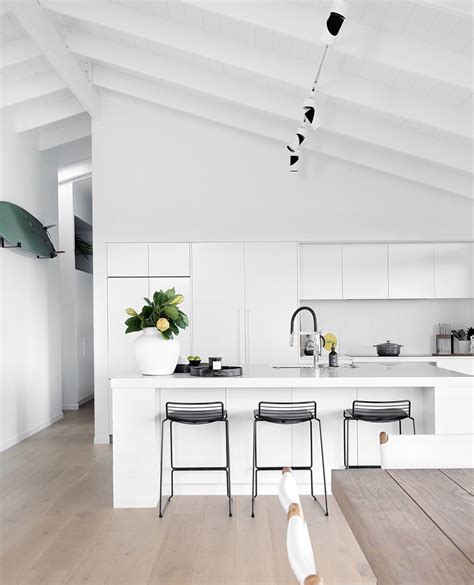 20 Stunning Vaulted Ceiling Kitchens You'll Love