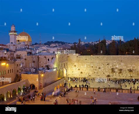 Wailing Wall with the Temple Mount in Jerusalem, Israel Stock Photo - Alamy