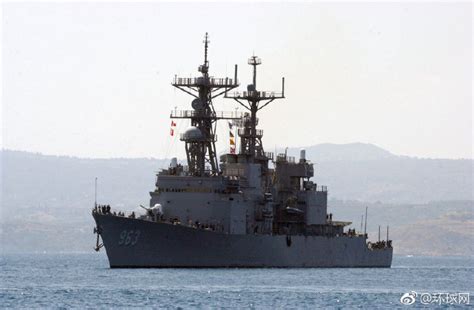 两艘美国导弹驱逐舰再闯中国南沙岛礁12海里_凤凰网