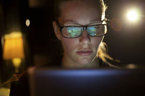 Blue Light Explained 的图像结果