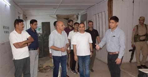 DC Poonch conducts inspection of casualty building at Surankote Hospital
