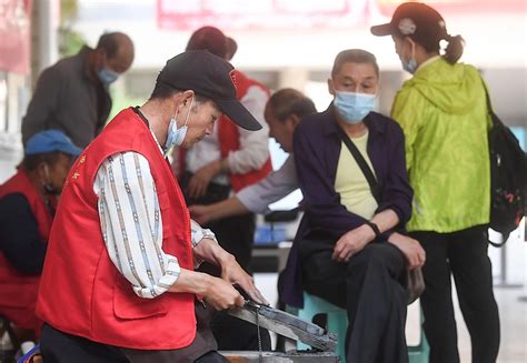 便民服务送到家门口 临江街道“红色市集”来啦——浙江在线