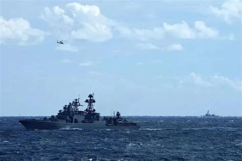 中俄海军联合巡航时，日本飞机、舰艇尾随而至……_看看头条_中华网