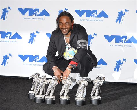 How Tall Is Kendrick Lamar? - Hood MWR