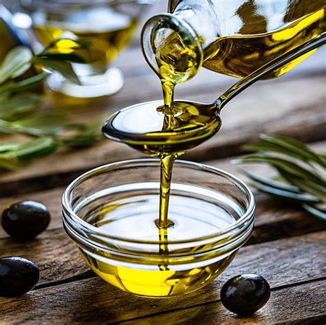 12 Everyday Foods You Should Be Refrigerating