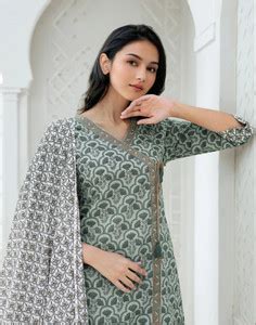 Skylee Women Kurta Pant Dupatta Set - Buy Skylee Women Kurta Pant ...