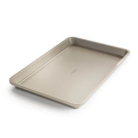 Differences Between Jelly Roll Pans, Cookie Sheets And Baking Sheets - From Val's Kitchen