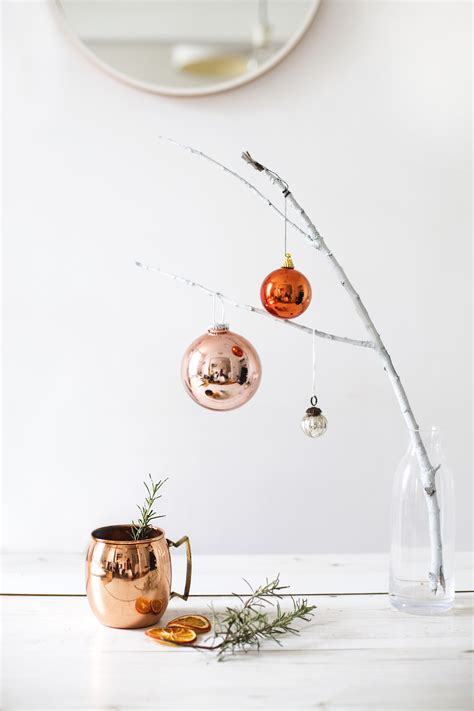 20 Simple Minimalist Christmas Decor DIYs For The Holidays
