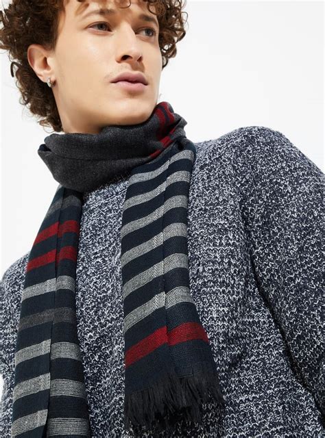 Buy Men Striped Muffler Online at just Rs. 599.0 - 1000014301821 | Max ...