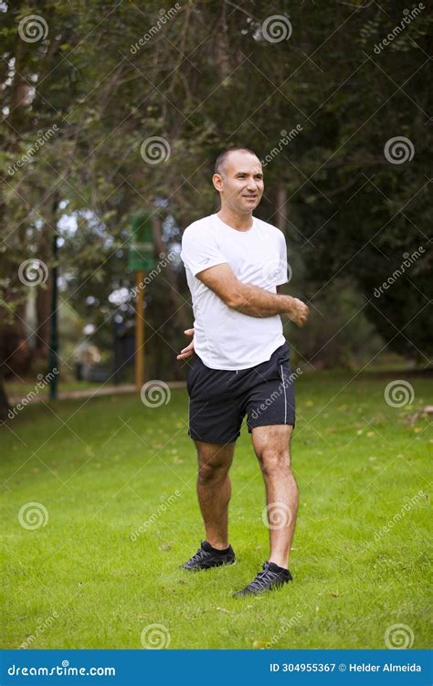 Old Person Running 的图像结果