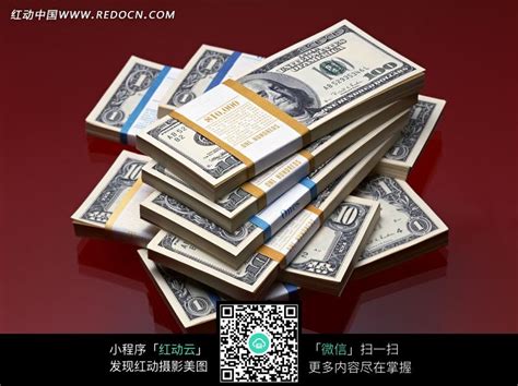 桌面上一沓沓的美元图片免费下载_红动中国